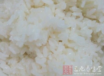 米饭适量、鸡蛋液