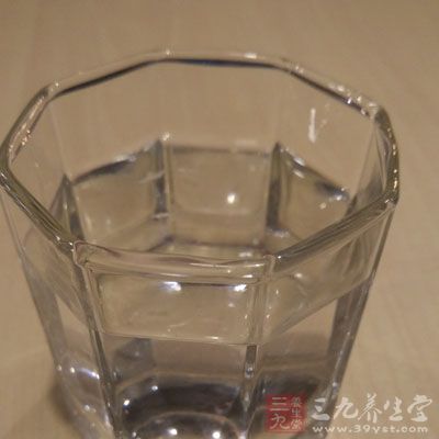 水、各种溶质以及大分子蛋白质