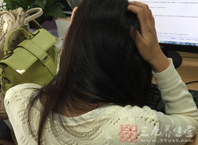 有的人心情抑郁但还强颜欢笑 有的人心情抑郁但还强颜欢笑