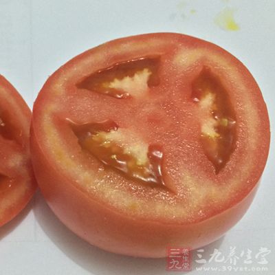 西紅柿有強(qiáng)效的美白功效