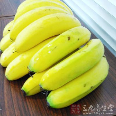 香蕉柔软易吸收，而且一般都不会对肠胃造成不好的影响