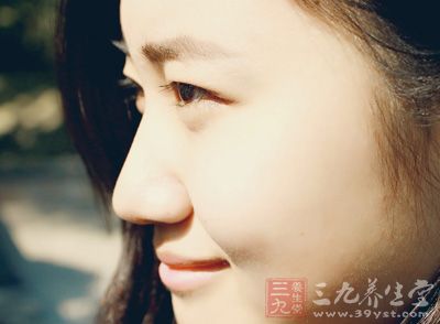 造成眼部压力过大 造成眼部压力过大