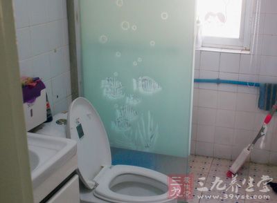 潮湿的卫生间容易使真菌滋生