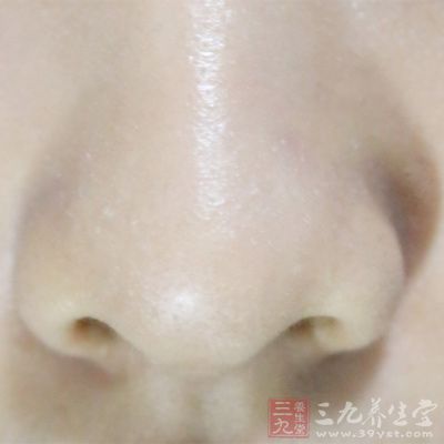 常见是鼻腔黏膜受到了异物的刺激 常见是鼻腔黏膜受到了异物的刺激