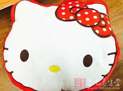 热水袋灌满热水 热水袋灌满热水