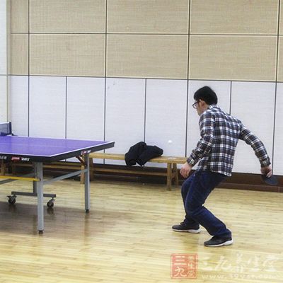 乒乓球发球技术 打乒乓球对身体有哪些好处(2