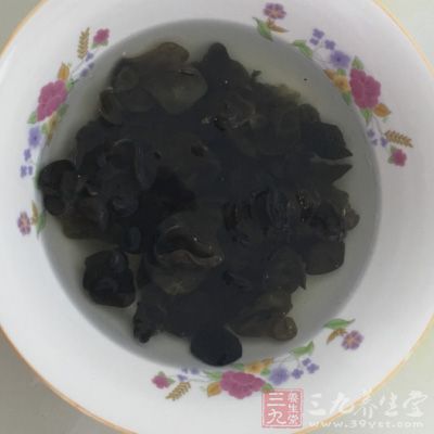 黑木耳里的卵磷脂在体内可使脂肪呈液态