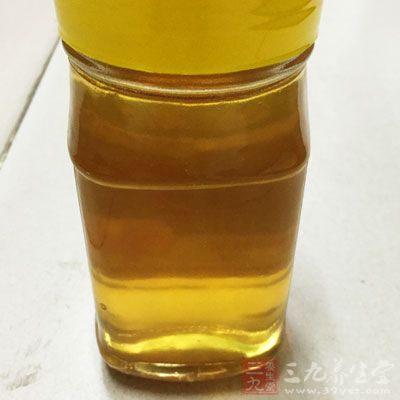 蜂蜜中含有多種生物活性物質(zhì)，能激發(fā)人體的免疫功能