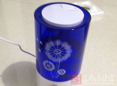 将水雾扩散到空气中 将水雾扩散到空气中