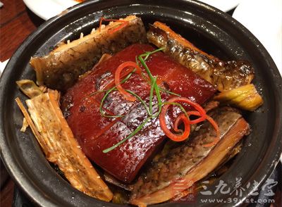 与脂肪含量高的食物直接接触