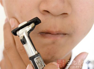 现代的男性一般都不会留长胡须