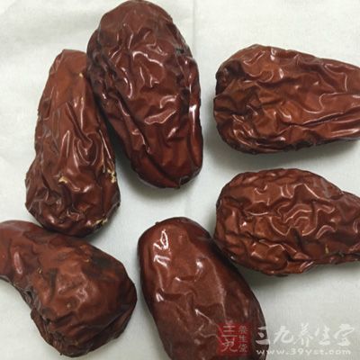 民間食用大棗粥、黃芪煨大棗，以增強(qiáng)體質(zhì)，預(yù)防乳腺癌