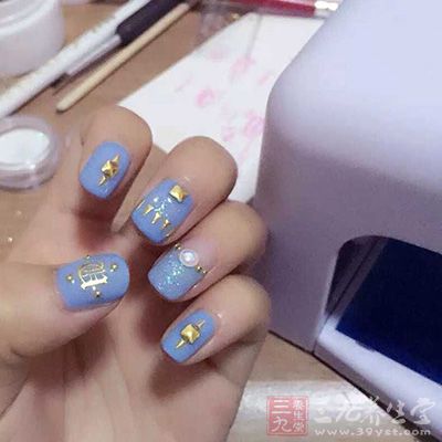 好的指甲油涂抹之后会很快干燥 好的指甲油涂抹之后会很快干燥