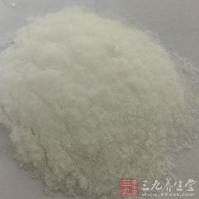 食盐会引起体内激素发生反应，从而导致周期性偏头痛