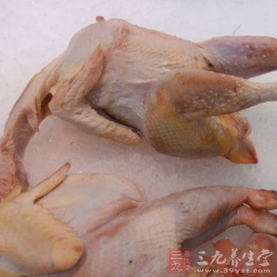 原料：雞脯肉350g，豬油600g(實(shí)耗50g)