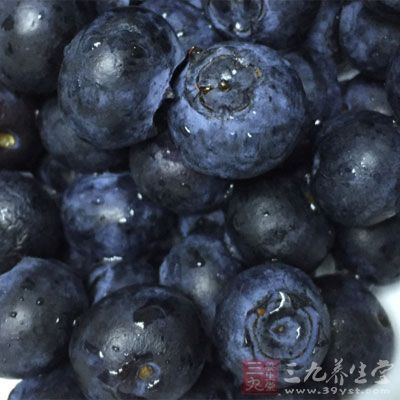 蓝莓中所含有的榭皮素和白藜芦醇是强效抗炎抗氧化物来源