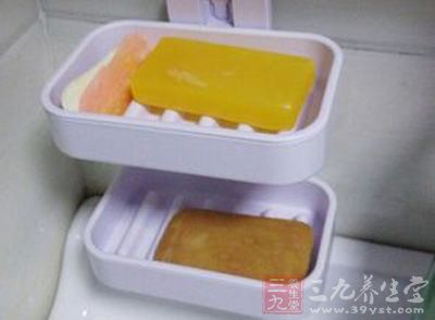 而味道清淡、颜色不起眼的香皂