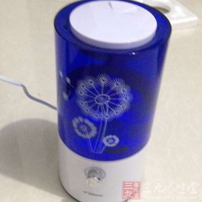 吸入大量加湿器振荡在空气中的水分