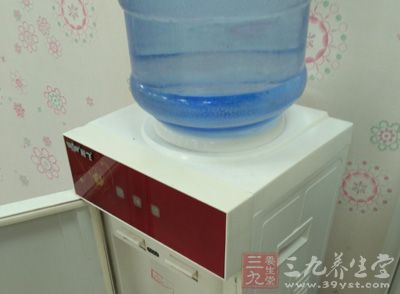 桶装饮水机无论在家庭还是办公 桶装饮水机无论在家庭还是办公