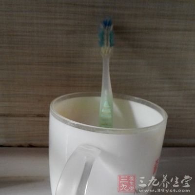 牙刷上有细菌的说法并没有错 牙刷上有细菌的说法并没有错