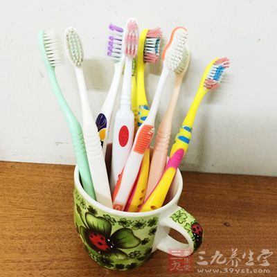 面对眼花缭乱的各种型号、功能的牙刷