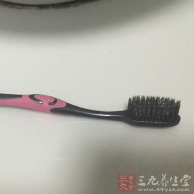 钻石头牙刷虽然在刷头顶端作出改良