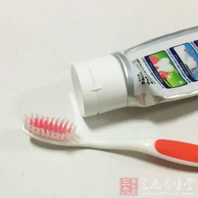 不洁净的牙刷可引起牙龈炎 不洁净的牙刷可引起牙龈炎