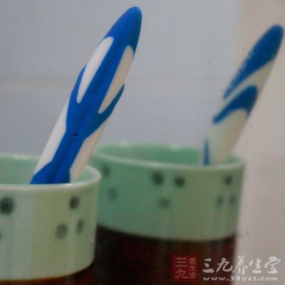 新牙刷在使用前,应该先放在热水中烫烫 新牙刷在使用前,应该先放在热水中烫烫