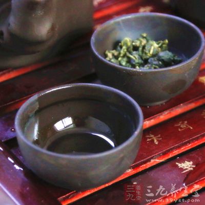 黑茶顏色厚重，如果選擇顏色黑沉的茶杯