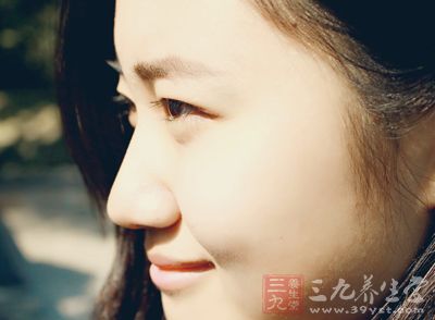 涨姿势 戴眼镜眼睛会变小