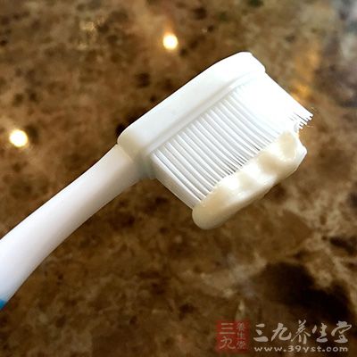 美白牙膏之所以能美白