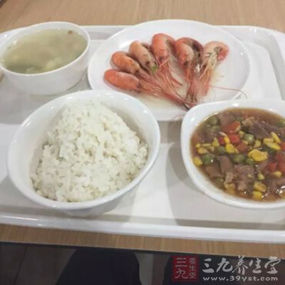 要打球，先吃飯