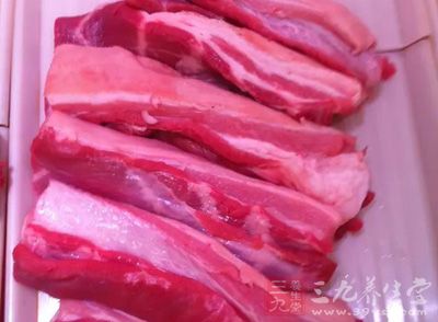 带皮五花肉300公克，青江菜5颗