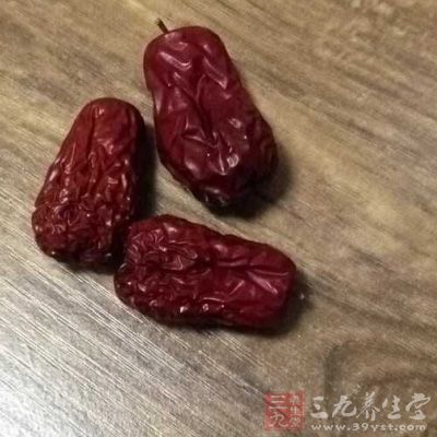 组成：黄芪l00克，人参60克，当归50克，大枣20枚，红糖100克