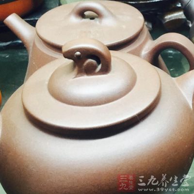 喝过茶后我们要及时的对紫砂壶进行清理工作