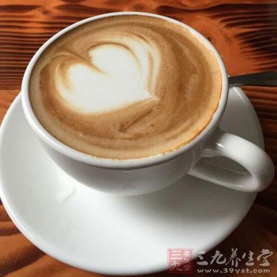 避免喝咖啡、浓茶等刺激性饮料