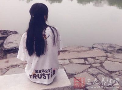 月经反复来袭痛苦不堪 月经反复来袭痛苦不堪