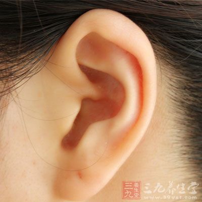 右耳朵听到的话更容易让人高兴