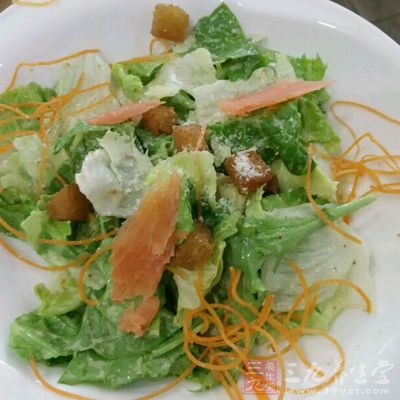 蔬菜水果汁,煎蛋三明治 蔬菜水果汁,煎蛋三明治