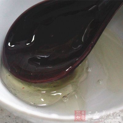 蜂蜜10-15克，水100克