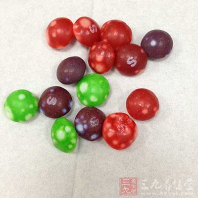 适量吃些甜食可满足人体运动时所需的能量供应