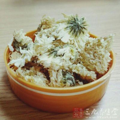 艾叶和菊花都有抗细菌、抗真菌的效果