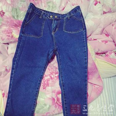 只有一条合身裤子 只有一条合身裤子