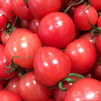 富含维生素C的蔬菜有西兰花、番茄、萝卜、圆白菜、青椒等 富含维生素C的蔬菜有西兰花、番茄、萝卜、圆白菜、青椒等