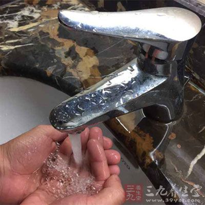 脸部清洁工作要做好 脸部清洁工作要做好