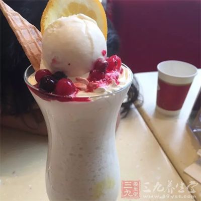 生理期间吃巧克力、蛋糕