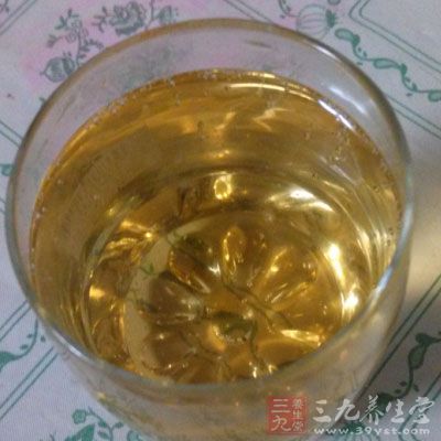 碳酸飲料、冰棍、啤酒等均是對胃腸黏膜不良物理性刺激的食物