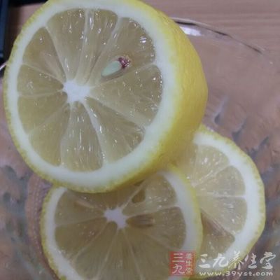 檸檬：含豐富維生素C的檸檬能夠促進(jìn)新陳代謝