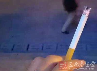 抽烟的人，体内血液中的硒元素含量会有所下降