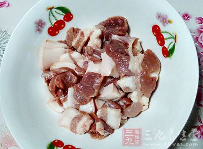 豬肉200克，蔥白少許，甜面醬2大勺